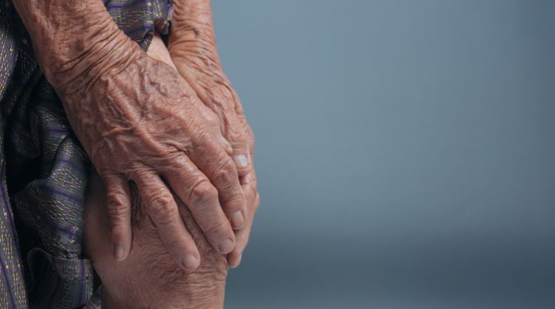 La crioablación reduce riesgos asociados a la anestesia, acelera la recuperación y minimiza complicaciones, lo que es particularmente útil en pacientes ancianos