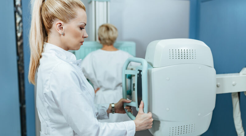 Los radiólogos que utilizan la inteligencia artificial tienen la posibilidad de poder ver el riesgo asignado a la mamografía, según especialistas en mama de la SERAM